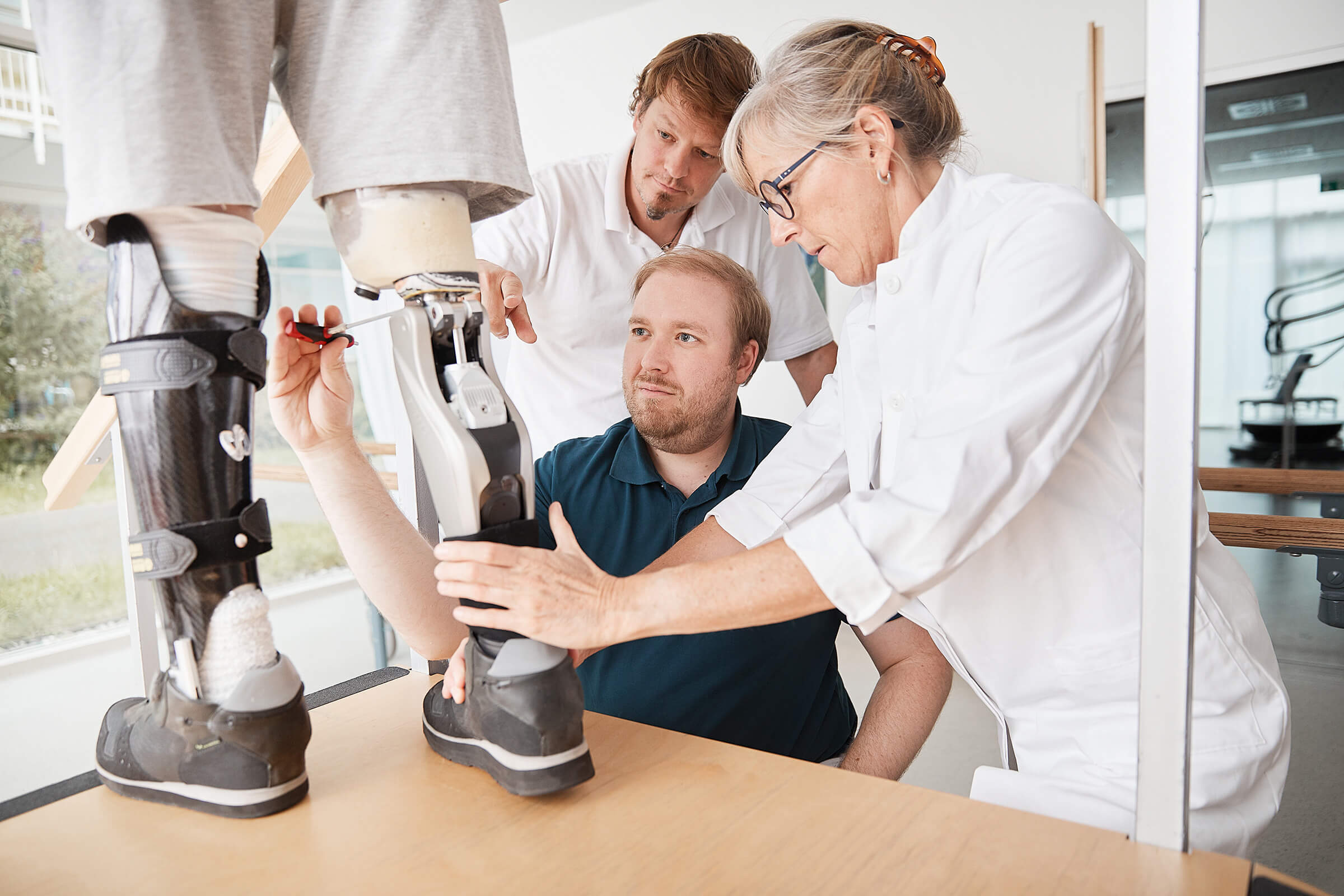 Employee adjusting a prothesis