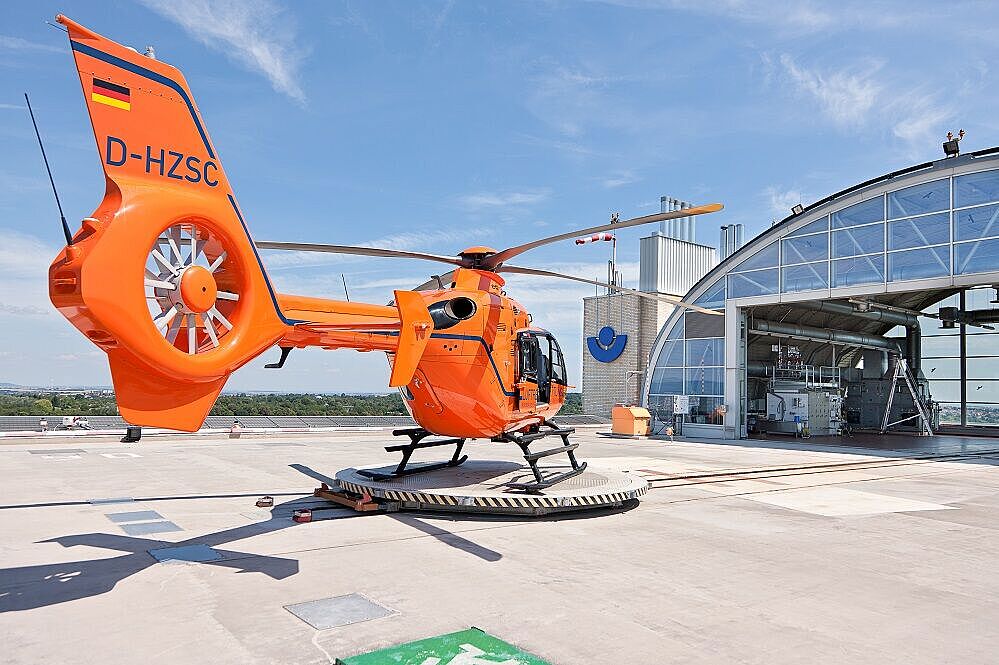 Der Rettungshubschrauber auf seinem Landeplatz