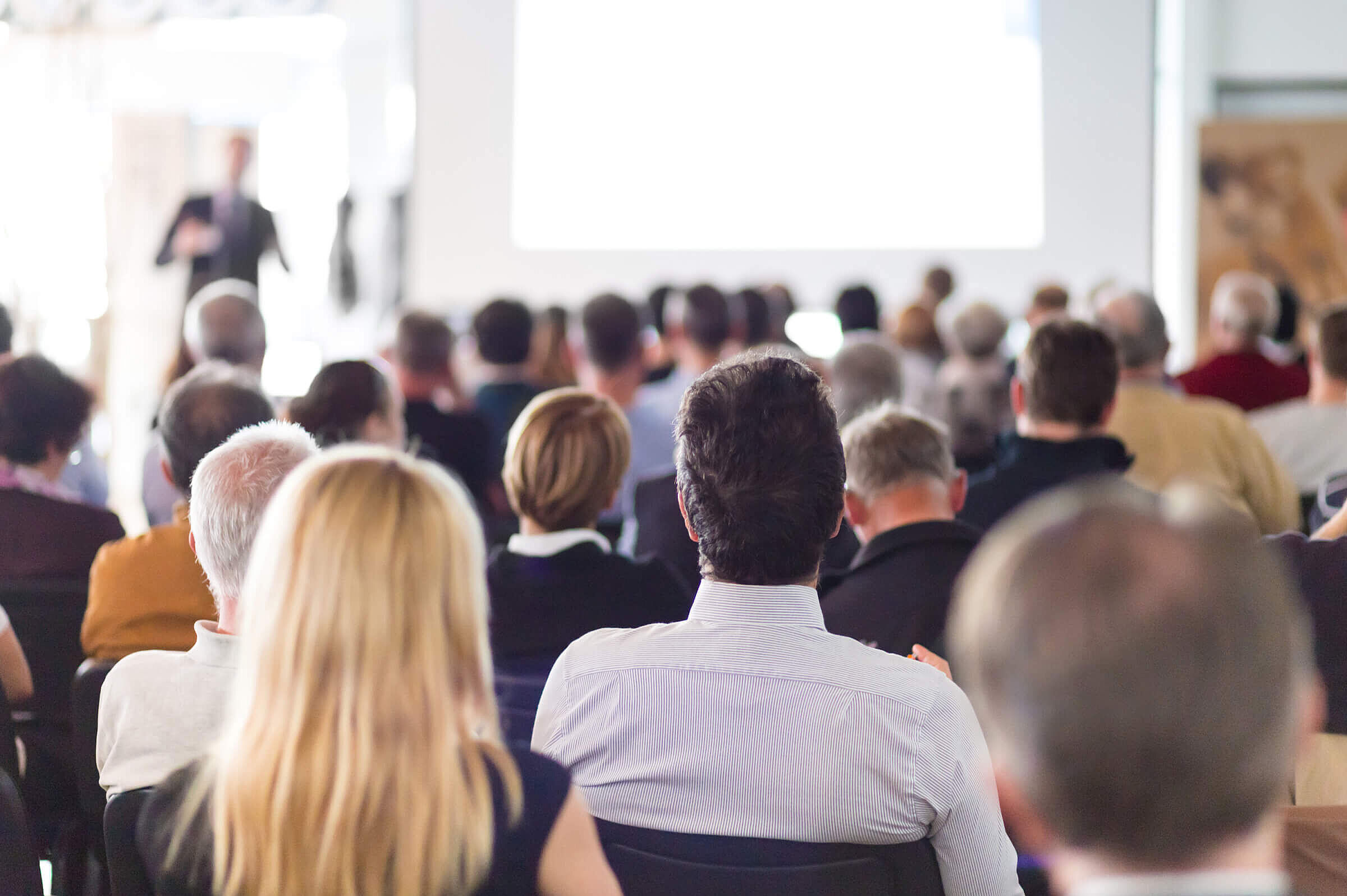 Referent hält einen Vortrag auf Konferenz